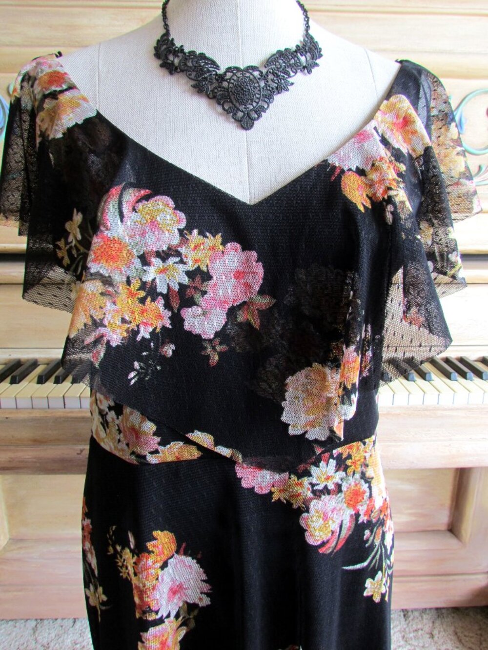 LONG DRESS, 6, M, BLACK FLORAL w FLUTTER SLEEVES & HEM